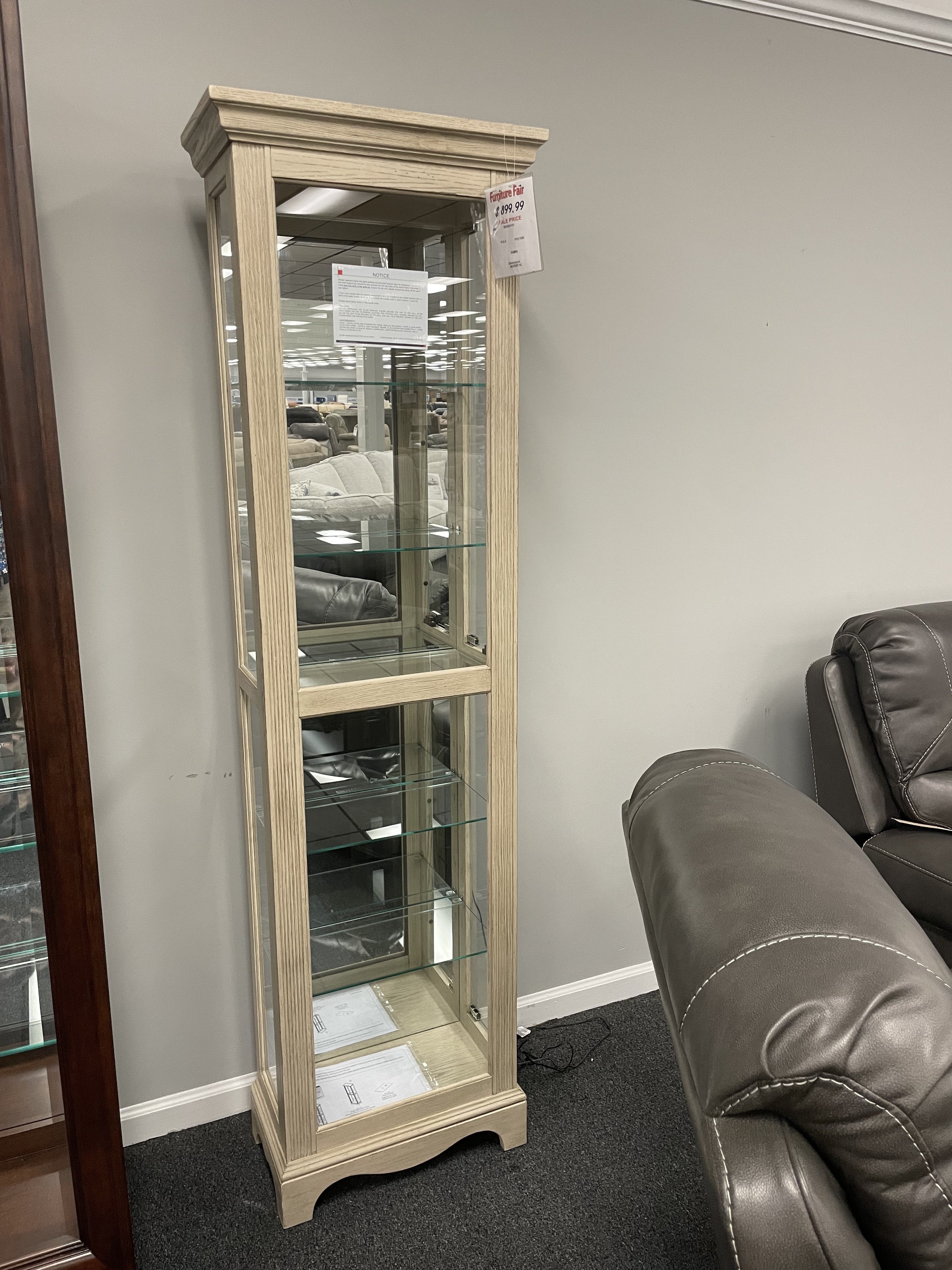 Pulaski Furniture P021595 Elegant Curio Cabinet